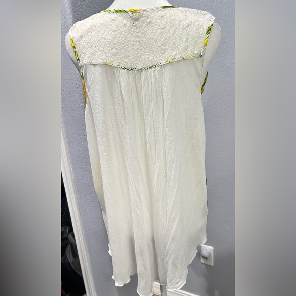 Tiny by Anthropologie Yellow Floral Prink Silk Blend Sleeveless Top Size XS - Picture 2 of 6